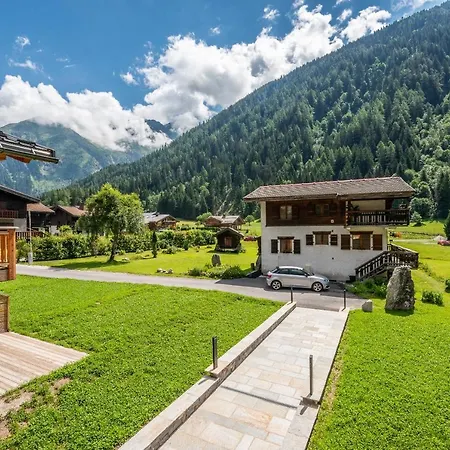 Apartment Celosia - By Emerald Chamonix