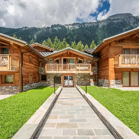 Apartment Celosia - By Emerald Chamonix